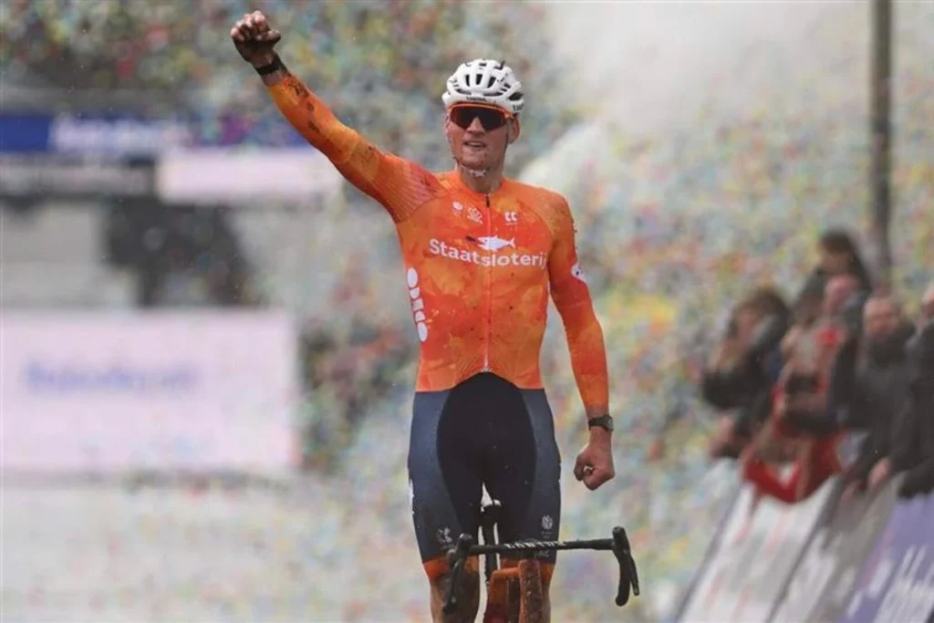 Mathieu van der Poel schrijft opnieuw geschiedenis: fenomenale solo naar achtste wereldtitel veldrijden