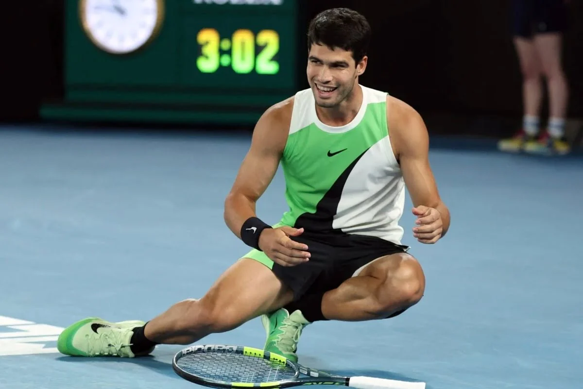 Carlos Alcaraz schrijft tennisgeschiedenis: de jongste speler ooit die alle vier de grandslamtoernooien op zijn naam schreef